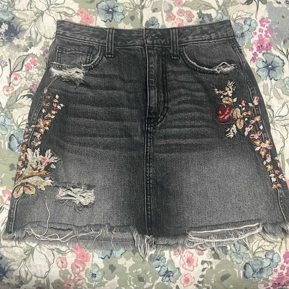 Abercrombie & Fitch embroidered highwaisted jean skirt